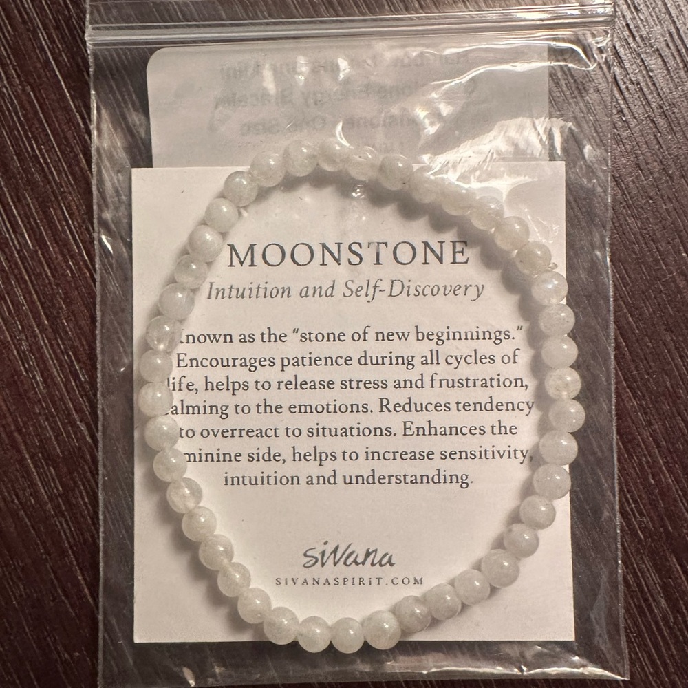 EUC GLASS BEAD BRACELET